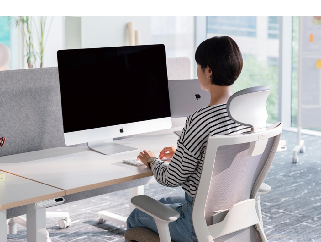 Ghế công thái học được thiết kế như một giải pháp hỗ trợ tư thế ngồi đúng, giúp bảo vệ cột sống và cải thiện sức khỏe xương khớp